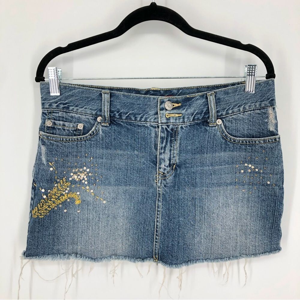 Vtg Guess Jeans Y2K Denim Mini Skirt Womens 28 Gold‎ Sequins Cutoff Destructed